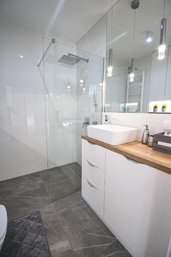 Apartament Villa Park Przy Plazy Z Widokiem Na Jezioro, Taras 50 M2 أوسترودا المظهر الخارجي الصورة