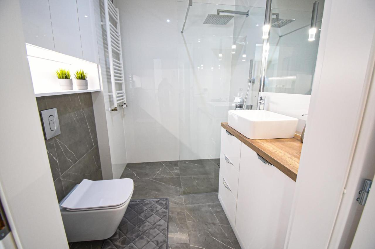 Apartament Villa Park Przy Plazy Z Widokiem Na Jezioro, Taras 50 M2 أوسترودا المظهر الخارجي الصورة